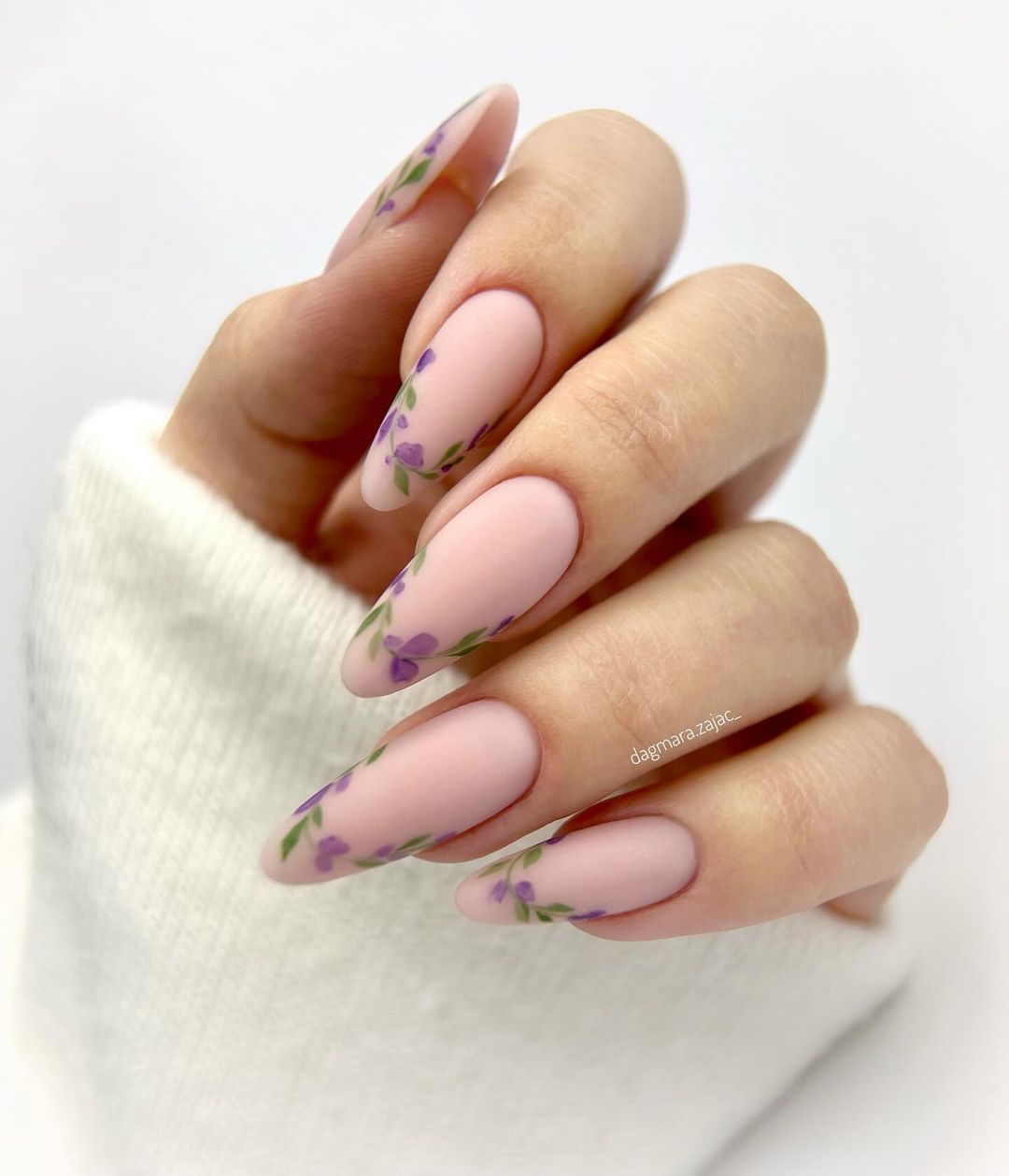 29 Elegant Ideas for Nude Fall Nails 2024