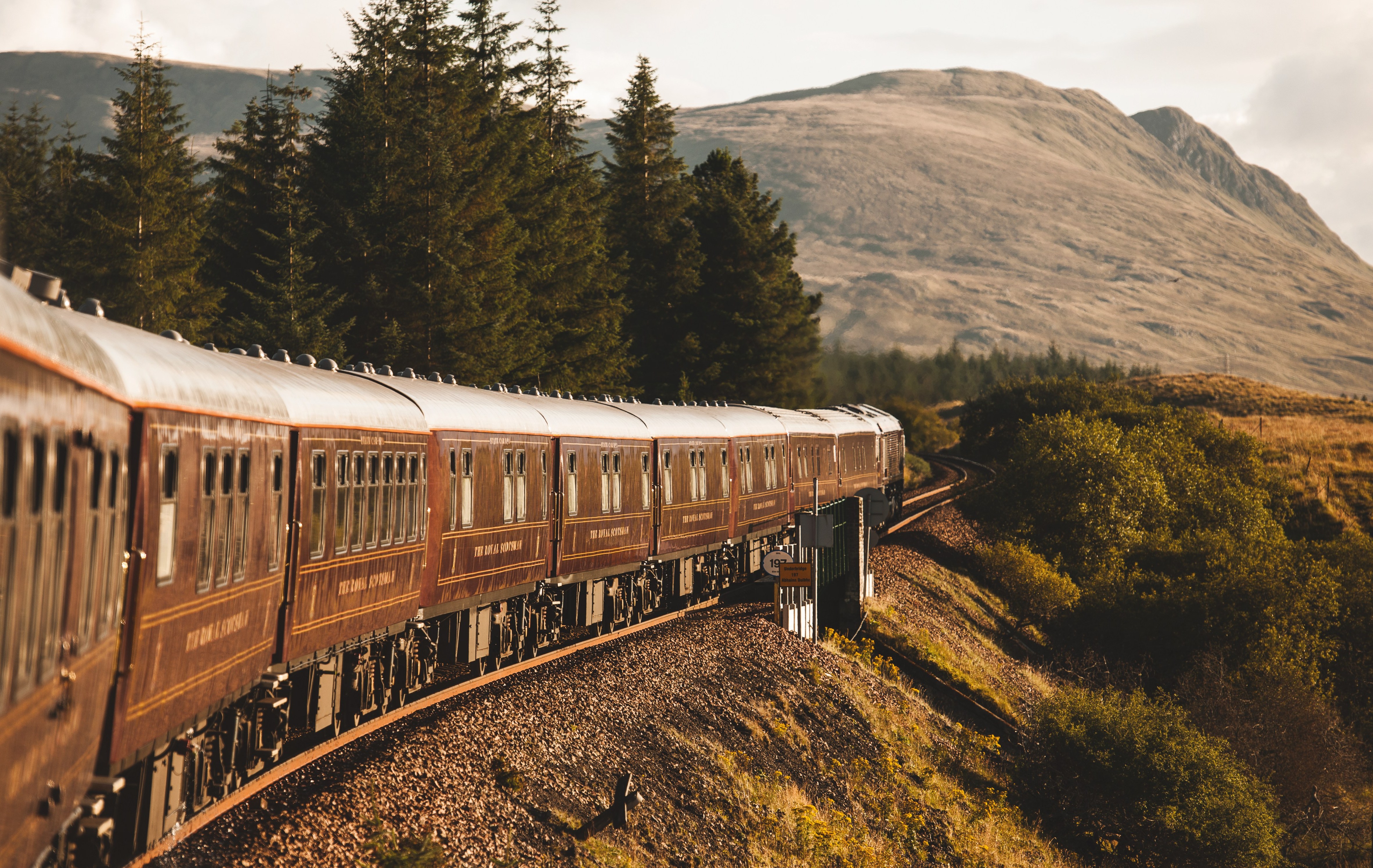 Sharapova travelled through Scotland aboard the Royal Scotsman