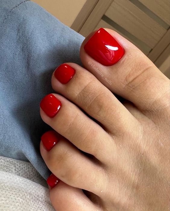 Trendy Toes: Top Summer Toe Nail Colors of 2024