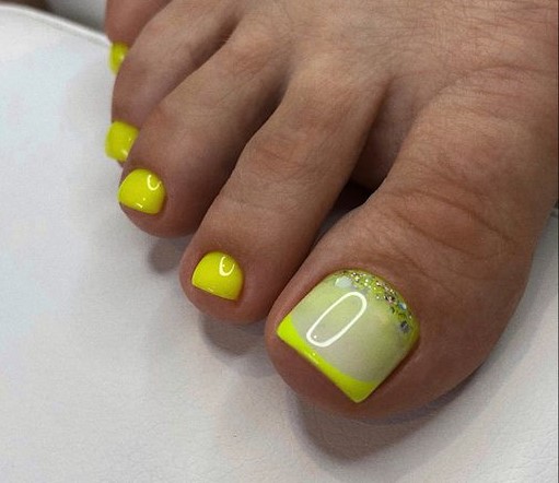 Trendy Toes: Top Summer Toe Nail Colors of 2024