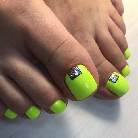 Trendy Toes: Top Summer Toe Nail Colors of 2024