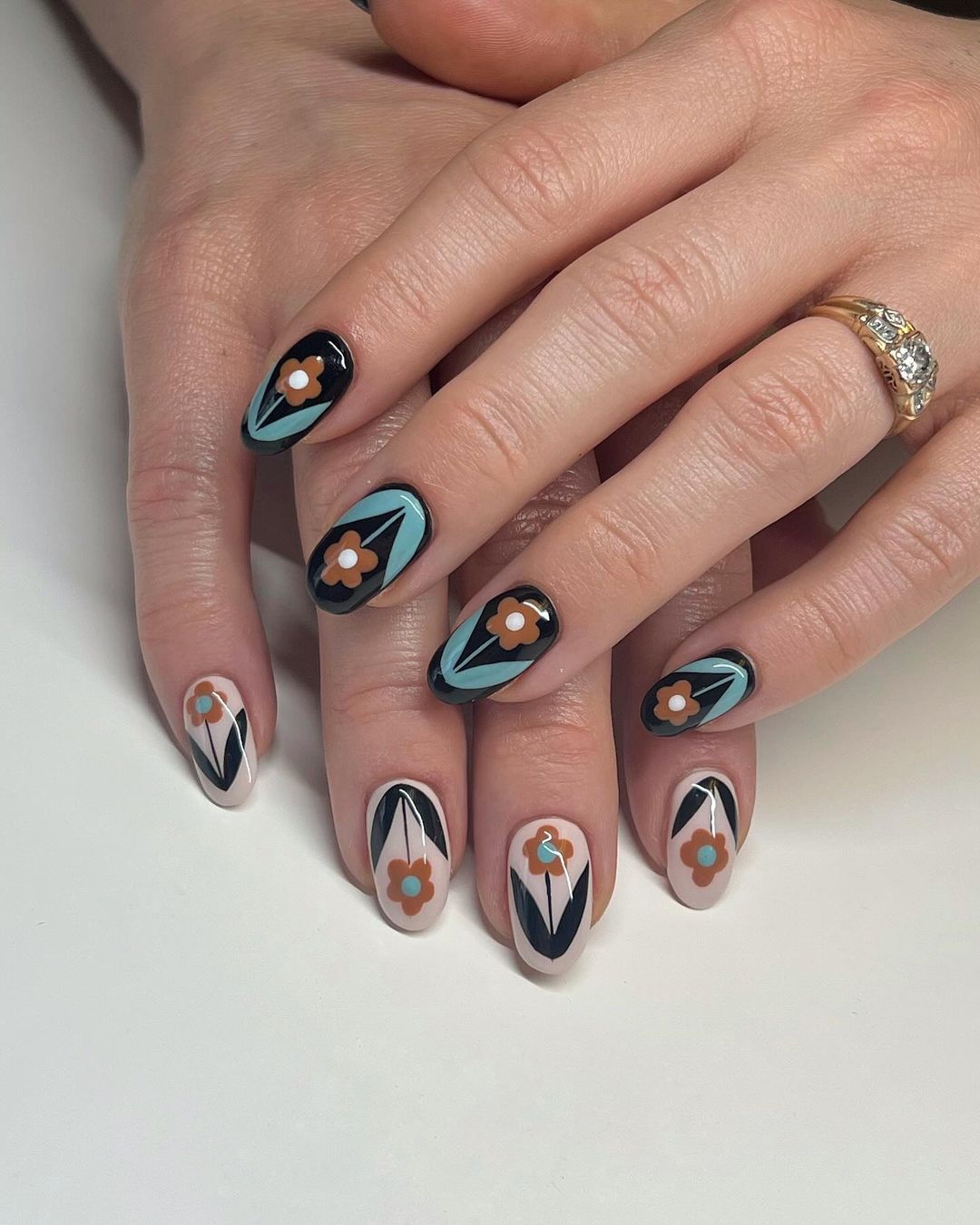 27 Inspiring Ideas for Early Fall Nail Colors 2024