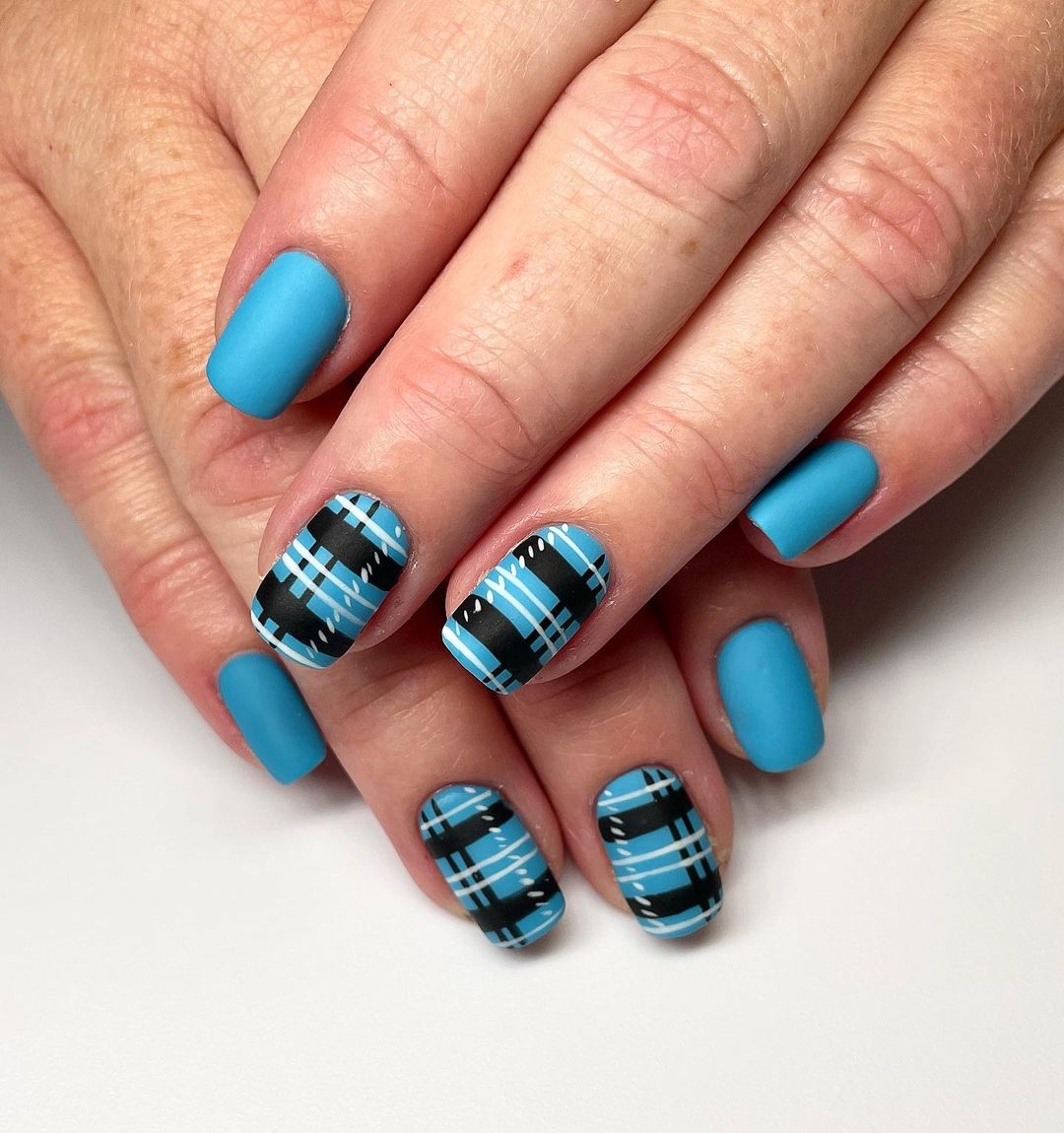 25 Trendy Ideas for Fall Plaid Nails 2024