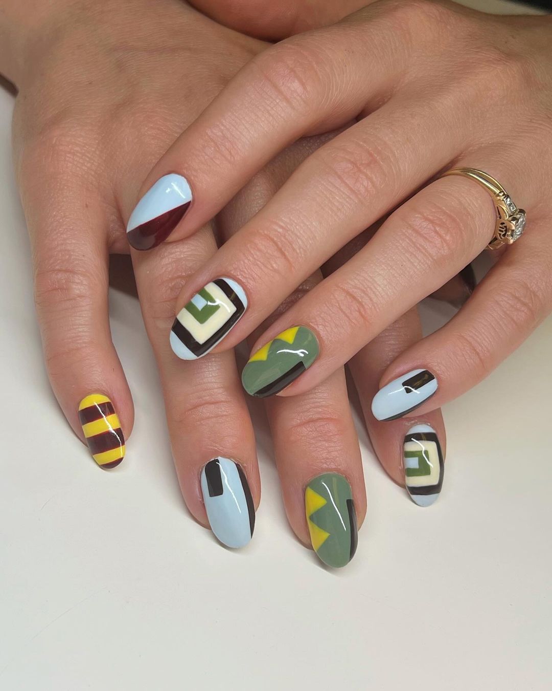 27 Inspiring Ideas for Early Fall Nail Colors 2024