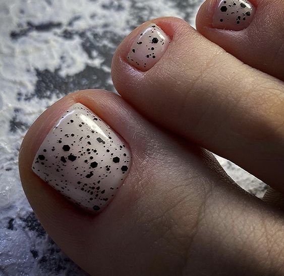 Trendy Toes: Top Summer Toe Nail Colors of 2024