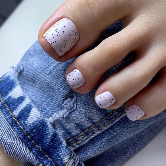 Trendy Toes: Top Summer Toe Nail Colors of 2024