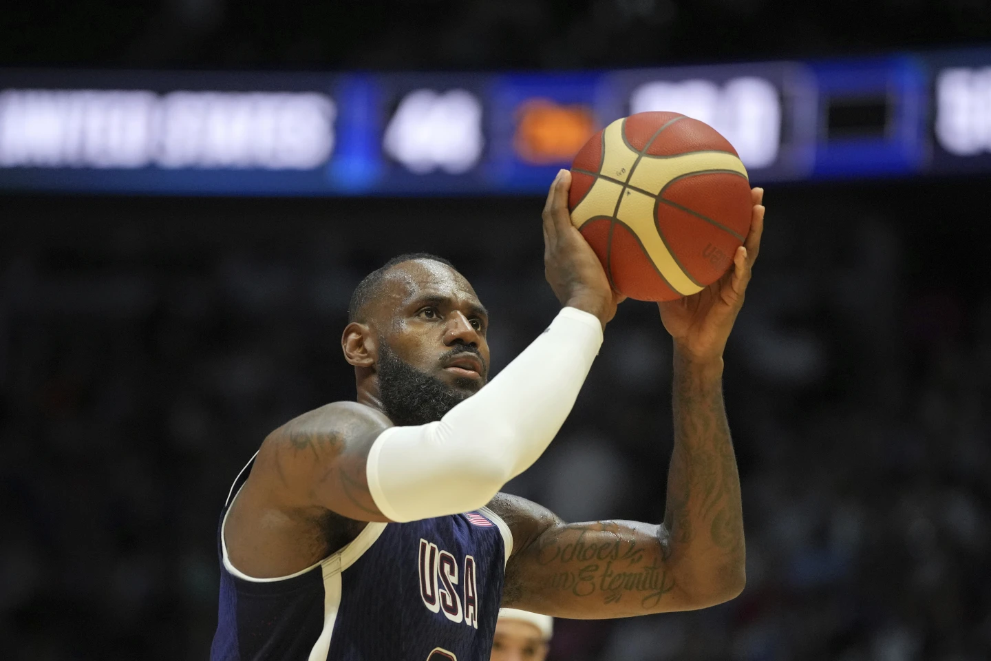 LeBron James được chọn làm người cầm cờ cho đội tuyển Mỹ tại lễ khai mạc Thế vận hội Paris - Ảnh 2.