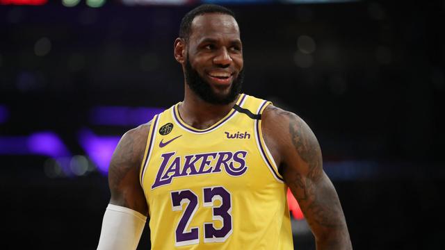 Bí quyết “tiền đẻ ra tiền” của vận động viên tỷ phú LeBron James được chú ruột dạy từ khi 3 tuổi: “Đi ăn, đi chơi với 1 đô la, nhưng hãy tiết kiệm đồng đô la còn lại” - Ảnh 1.