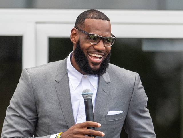 Bí quyết “tiền đẻ ra tiền” của vận động viên tỷ phú LeBron James được chú ruột dạy từ khi 3 tuổi: “Đi ăn, đi chơi với 1 đô la, nhưng hãy tiết kiệm đồng đô la còn lại” - Ảnh 2.