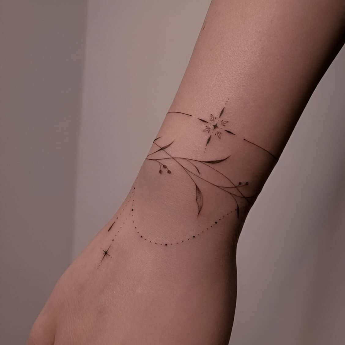 40 Feminine Mini Romantic Tattoos To Elevate Your Glam Like A Model 36