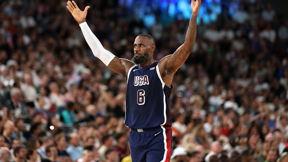  Lebron James #6 of Team United States 