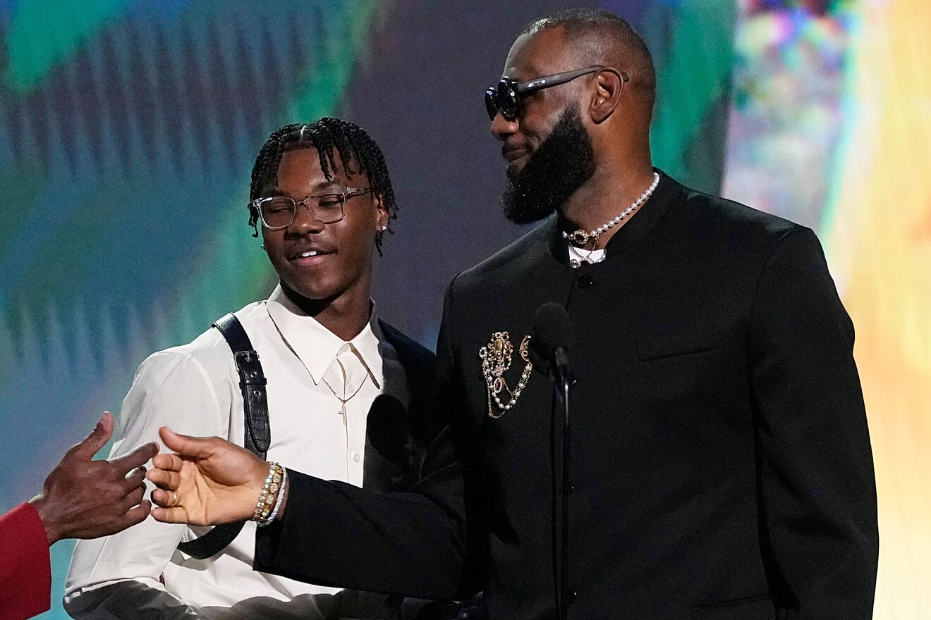 Bryce and LeBron James together during an awards ceremony.